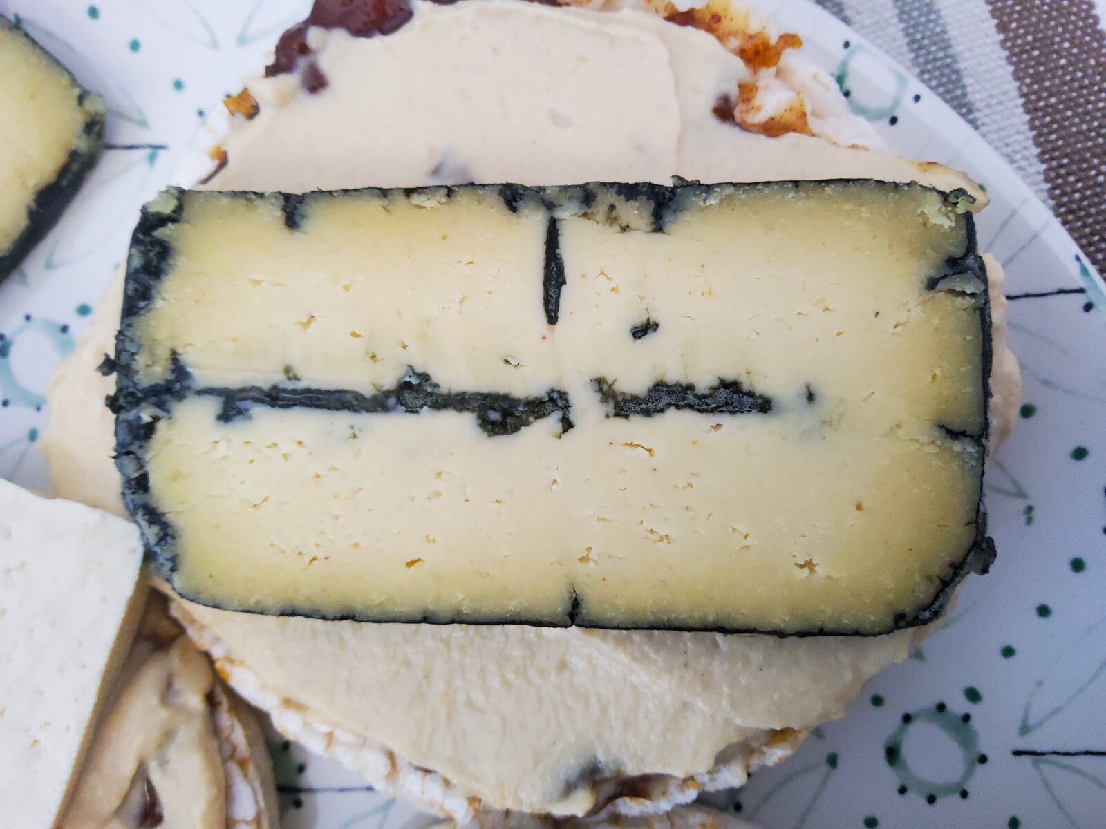 Vegan blue cheese