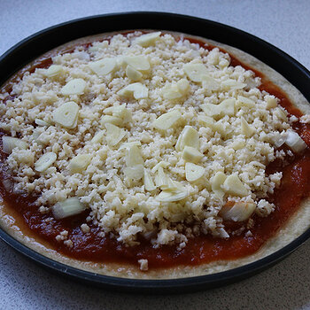 Tomato, onion, cheese and garlic base.