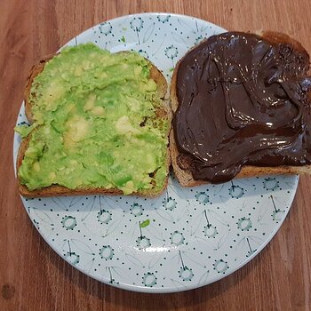 Smashed Avo on toast & vegan Chocolate/hazelnut spread on toast