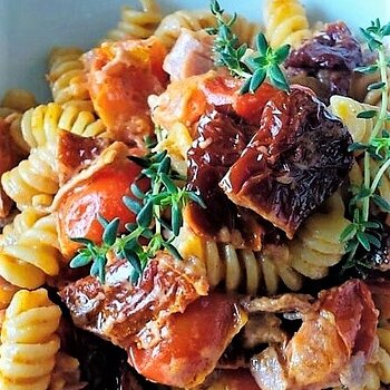 Pasta with sun-dried tomatoes and pancetta.jpg