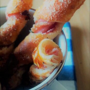 Puff Pastry Ham&Mozzarella Bread Sticks.jpg