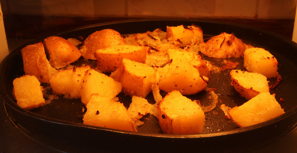 Garlic roast potatoes