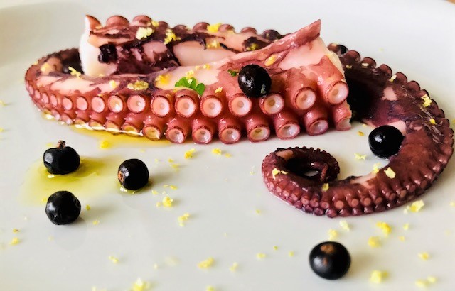 Juniper Berries Flavoured Stewed Octopus.jpg