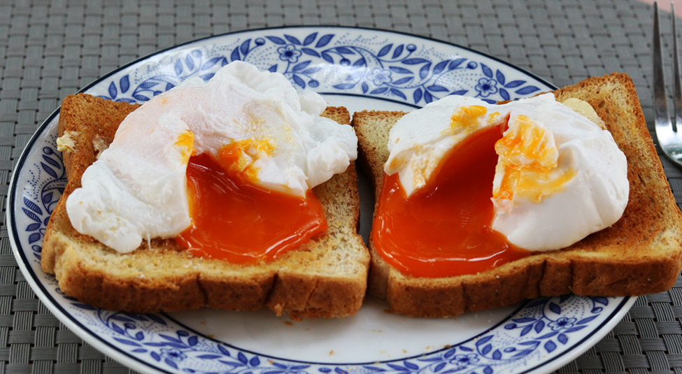 Poached duck eggs on toast bled.