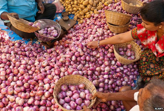 _79889590_onions-market-india_alamy.jpg