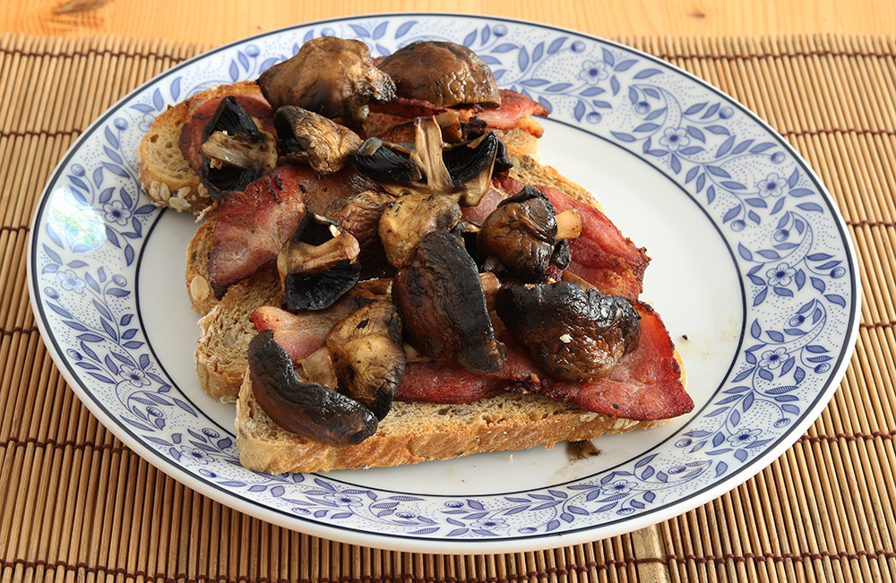 bacon mushroom toast 1 s.jpg