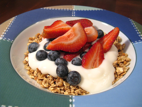 breakfast_fruit_yogurt_granola.jpg