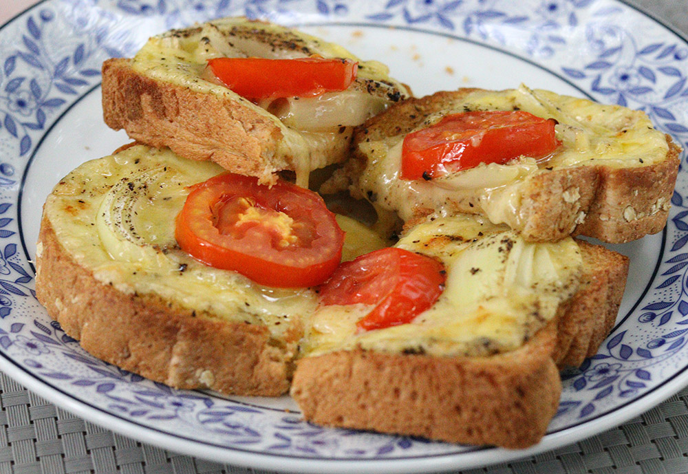 cheese onion tomato toast 1 s.jpg