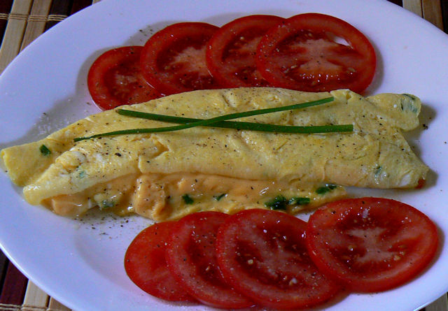 cheese_chive_omelette_tomatoes_120111_P1090200.JPG