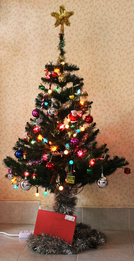 christmas tree 3s.jpg
