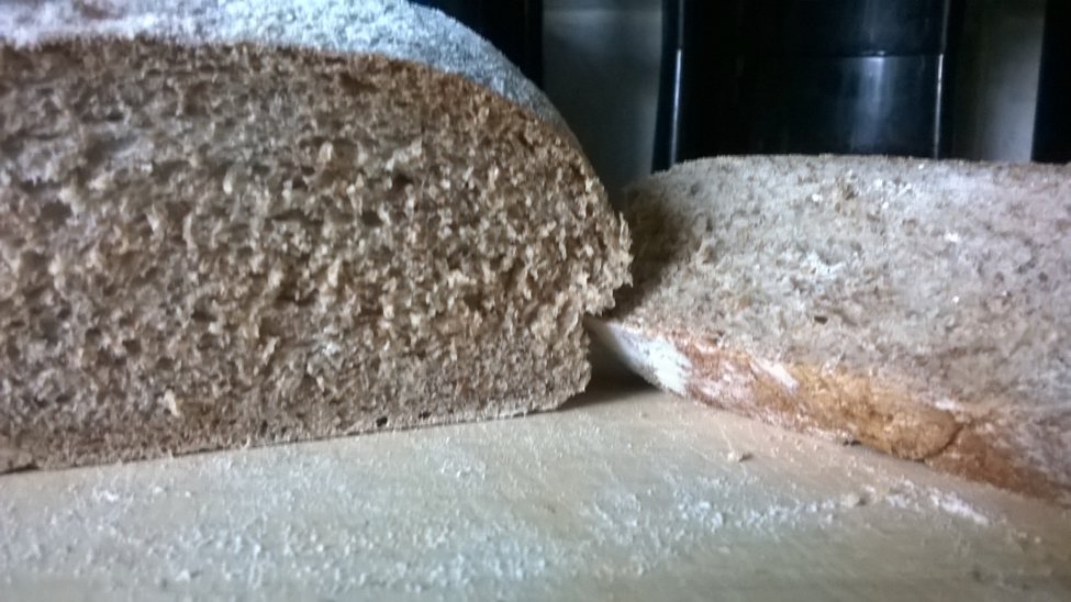 Classic wholemeal loaf[2].jpg
