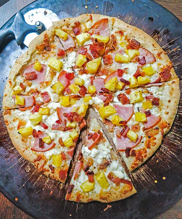 Hawaiian-pizza-on-baking-stone-V2.jpg