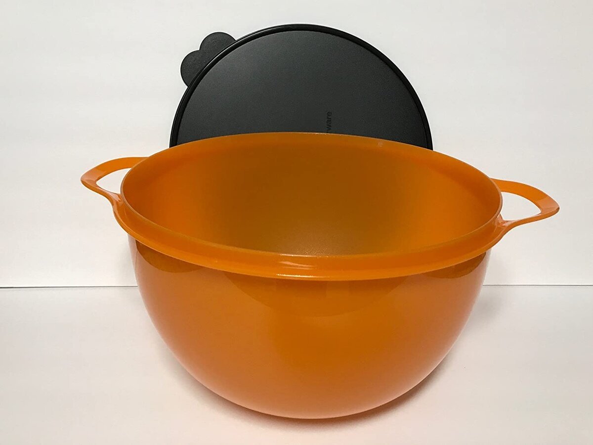 large 8-qt Tuppwerware Bowl with Dome Lid..jpg