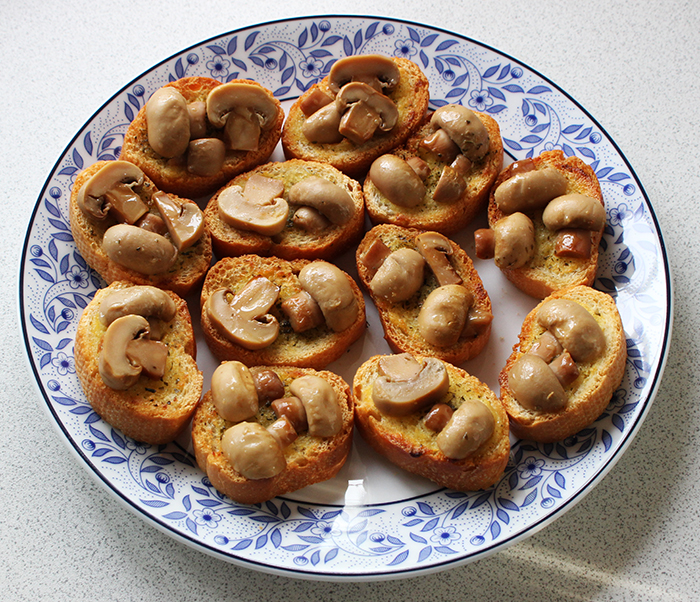 mushrooms garlic bread 2 s.jpg