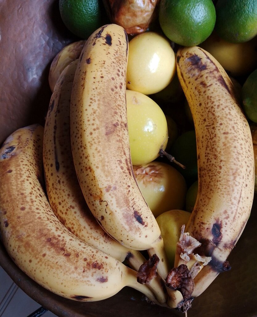 Ripe bananas.jpg