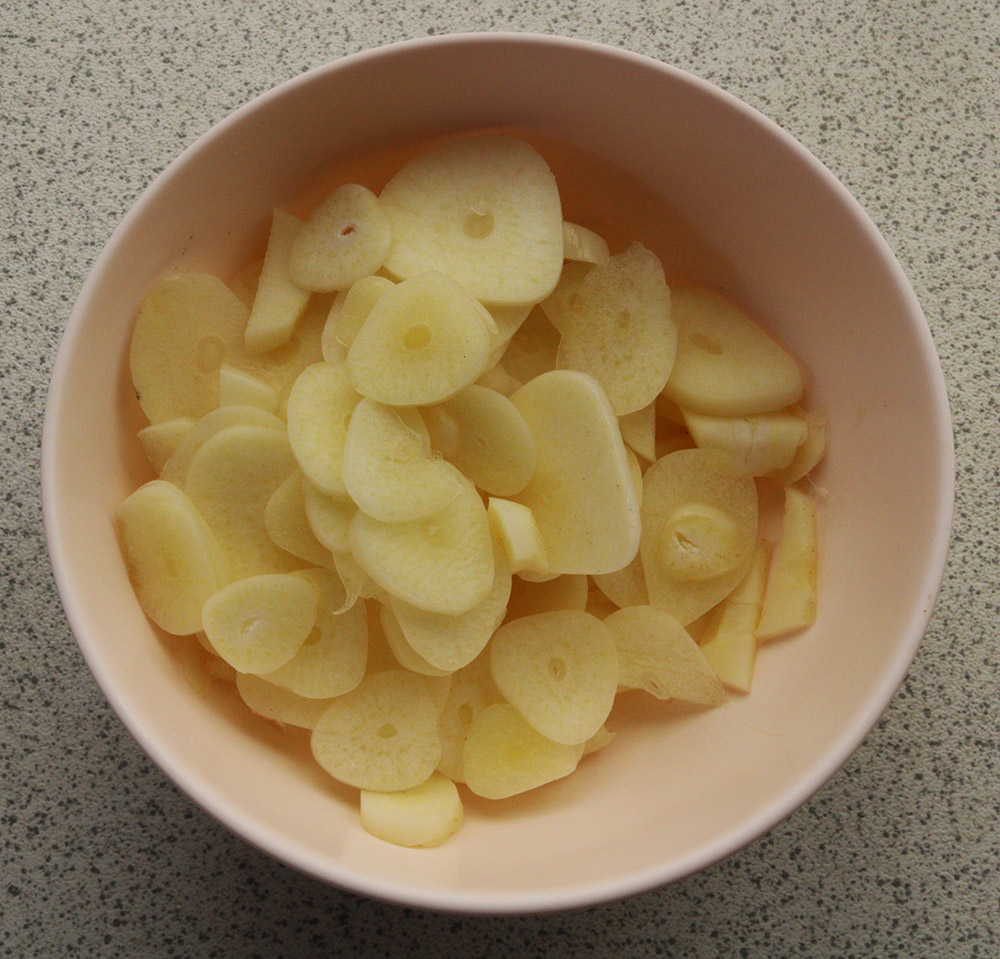 sliced garlic s.jpg