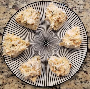 Smoked salmon and cream cheese spread on bagels.jpg Smoked salmon and cream cheese spread on bagels.jpg