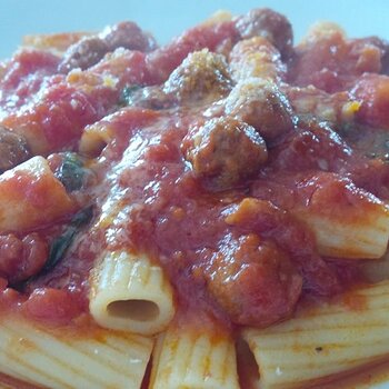 Rigatoni al sugo con polpettine