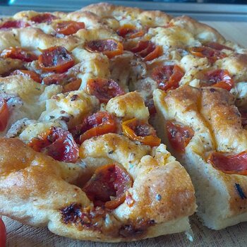 Apulian flatbread/Focaccia pugliese
