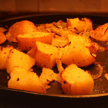 Garlic roast potatoes