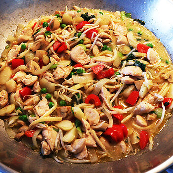 Chop suey in the wok