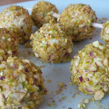 Goat cheese and pistachios grain