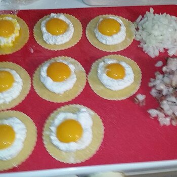 Egg raviolos