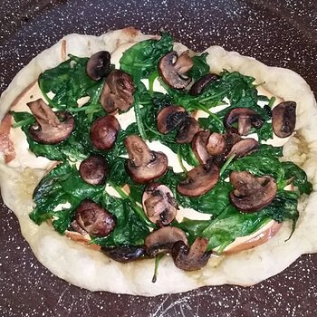 Spinach, mushroom, smoked moz