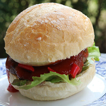 Aussie dried aged beef burger (with chillies).