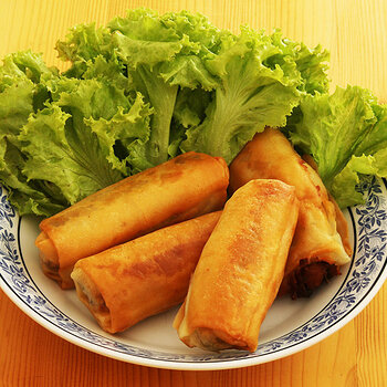 Samosa spring rolls with green oak.