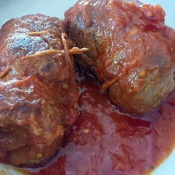 Braised beef rolls in tomato sauce