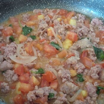 Stir-fried sausage and tomatoes