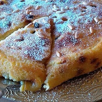 Semolina Cake with raisins and pine nuts