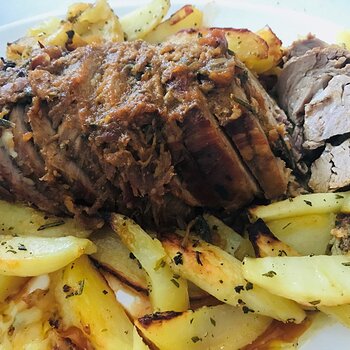 Sunday roast with wedges potatoes
