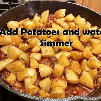 Spanish-potatoes-05-Add-potatoes-and-water-simmer.jpg