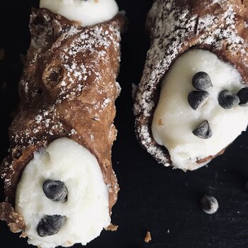 Cannoli Siciliani.jpeg