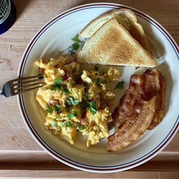 Garden Scramble With Bacon And Toast