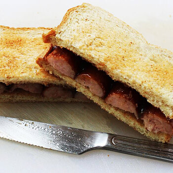 sausage sarnie.jpg