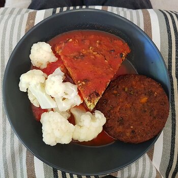 Courgette, Rosemary, Rice Cake with veggie burger & cauliflower