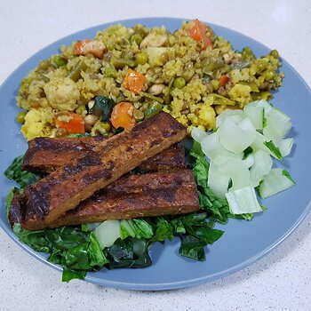 Cauliflower & Pea Khichari with tempeh