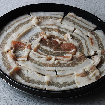 Raw bacon s.jpg