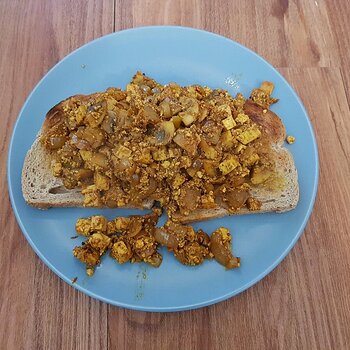 Scrambled tofu with mushrooms & onions on toast