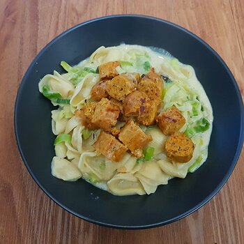 Pasta with a creamy leek sauce and sausages