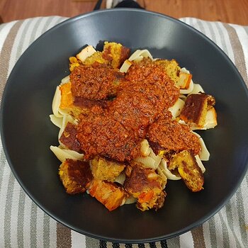 Pasta, Burger & tomato pesto