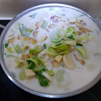 Cream of leek & potato soup