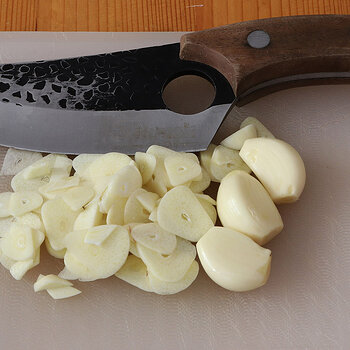 Sliced garlic s.jpg