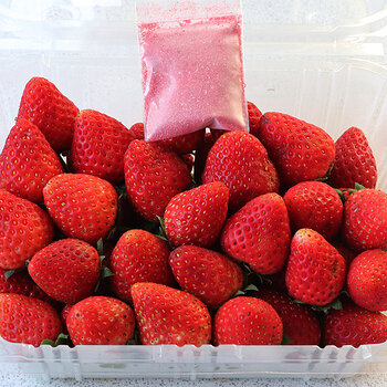 Strawberries 2 s.jpg
