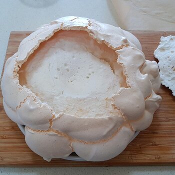 The pavlova ready for filling