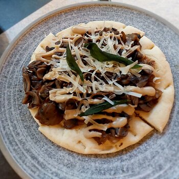 Flat Bread, Mushrooms, onion jam & kale