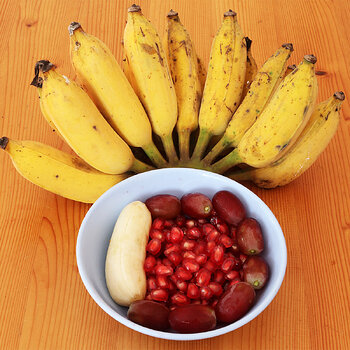 Pomegranate banana grapes 2 s.jpg